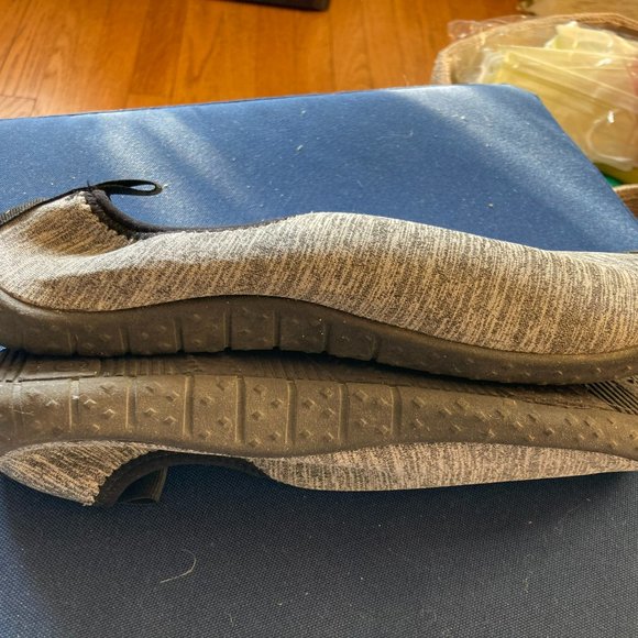 Cat and Jack Slipper Shoes - Picture 2 of 2